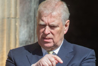 Tepkiler üzerine Prens Andrew lüks malikaneyi terk ediyor