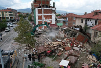 Fırtına dinmiyor: Bölge 18 bin kez sallandı