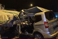 ‘Dur’ ihtarına uymayan araç tıra çarptı: 1 ölü, 2 yaralı