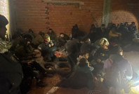 Metruk binada yakalandılar