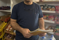 Bakkala geldi, veresiye defterini satın aldı: 80 binlik borcu sildi