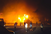 Fabrika alev alev yandı