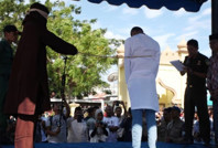 Çevrimiçi dolandırıcılara zorunlu kırbaç cezası