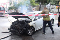 Yer altında başladı, park halindeki aracı kül etti