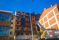 Zemini kaymış, çatlaklar oluşmuştu: Yıkılıyor