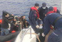 Marmaris’te 8’i çocuk 12 göçmen kurtarıldı