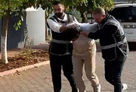 Ortağını dövüp havaya ateş açtı: Kaçarken kendini vurdu