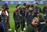 A Milliler stadyumda yürüyüş yaptı