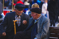 Emekliler kirayı ödeyebilmek için 'gençlik yıllarına' dönüyor!