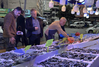 Rize'de hamsinin kilogramı 50 liraya satılıyor