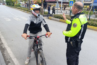 Trafik polisinden nasihat: 'Bu defa yazmıyorum...'