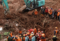 Heyelan faciası: 11 ölü, 12 kayıp