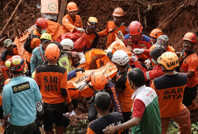 Toprak kayması felaketi getirdi: Çok sayıda ölü var