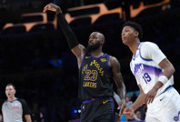 LeBron James tarihe geçti, Lakers farklı kazandı