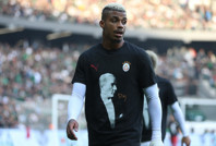 Mario Lemina şaşırtan bir paylaşım yaptı: 'Maskeler düşer'