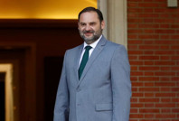 Eski bakan maske yolsuzluğundan tutuklandı