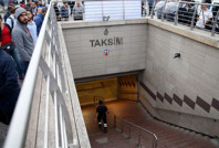 Taksim’e çıkan metrolar kapatılıyor