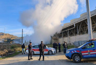 Sıcak su hattı bomba gibi patladı: Yol trafiğe kapandı