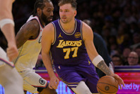Doncic şov yaptı: Lakers, Clippers’ı devirerek liderliği garantiledi