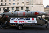 İngiltere'de çiftçiler ayaklandı