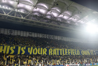 Fenerbahçe'den Ferencvaros maçında Galatasaray pankartı!