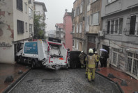 Beyoğlu’nda çöp kamyonu dehşeti: 5 aracı biçip duvara çarptı