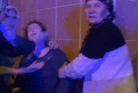 Evinin yandığı gören kadın baygınlık geçirdi