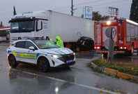 Manisa’da feci kaza: Otomobil dorsenin altına girdi, çift yaşamını yitirdi