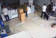 Sahte kargocu yakayı ele verdi