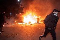 Komşuda bütçe krizi: Sokaklar karıştı, 71 kişi gözaltına alındı