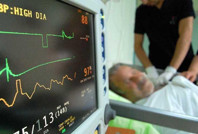 Sağlık Bakanı açıkladı: Havalimanı ve AVM'lere otomatik şok cihazları geliyor