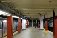 Metroda dehşet: Uyuyan yolcuyu ateşe verdi