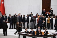 AKP'liler birden ayaklandı, başkanvekili çileden çıktı: Bitirelim lütfen