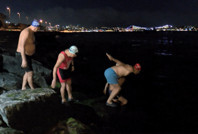 Yeni yıla buz gibi suda girdiler