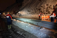 Van-Bitlis karayoluna çığ düştü