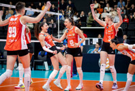 Eczacıbaşı Dynavit, Vero Volley Milano’yu 'tie break'te devirdi
