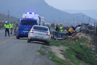 Batman'da otomobil yol kenarına yuvarlandı: 3'ü ağır 5 yaralı