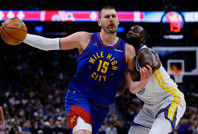 Nikola Jokic parladı, Denver evinde kazandı