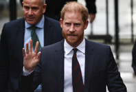 Yazışmalar ifşa oldu: Prens Harry, gazeteciyle flört etmiş