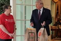 Trump, kurye ile basın toplantısı yaptı