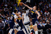 Nikola Jokic triple-double yaptı, Denver hayatta kaldı!