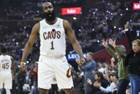 Cleveland seride öne geçti: Schroder ve Harden, Toronto'yu durdurdu