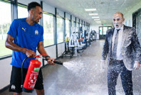 Aubameyang yangın söndürücüyle ortalığı birbirine kattı: Kadro dışı kaldı