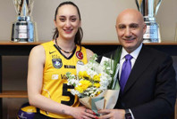 Vakıfbank'tan efsane Ayça'ya veda: 24 şampiyonluğu vardı