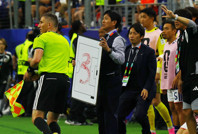 Japonya'nın teknik direktöründen eski usul taktik: Tahtayı kaldırdı, gol geldi