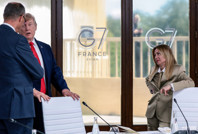 Trump 'Fotoğraf için bana yalvardı' dedi, kıyamet koptu