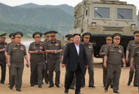 Kim, önemli silahların testlerini denetledi