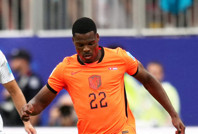Real Madrid, Denzel Dumfries’i renklerine bağladı