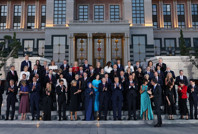 Koltuk krizi Ankara'ya uzandı... Aile fotoğrafında 'köşe kapmaca' oynadılar