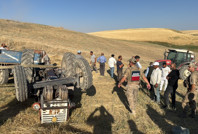 Malazgirt'te traktör devrildi: Sürücü yaşamını yitirdi
